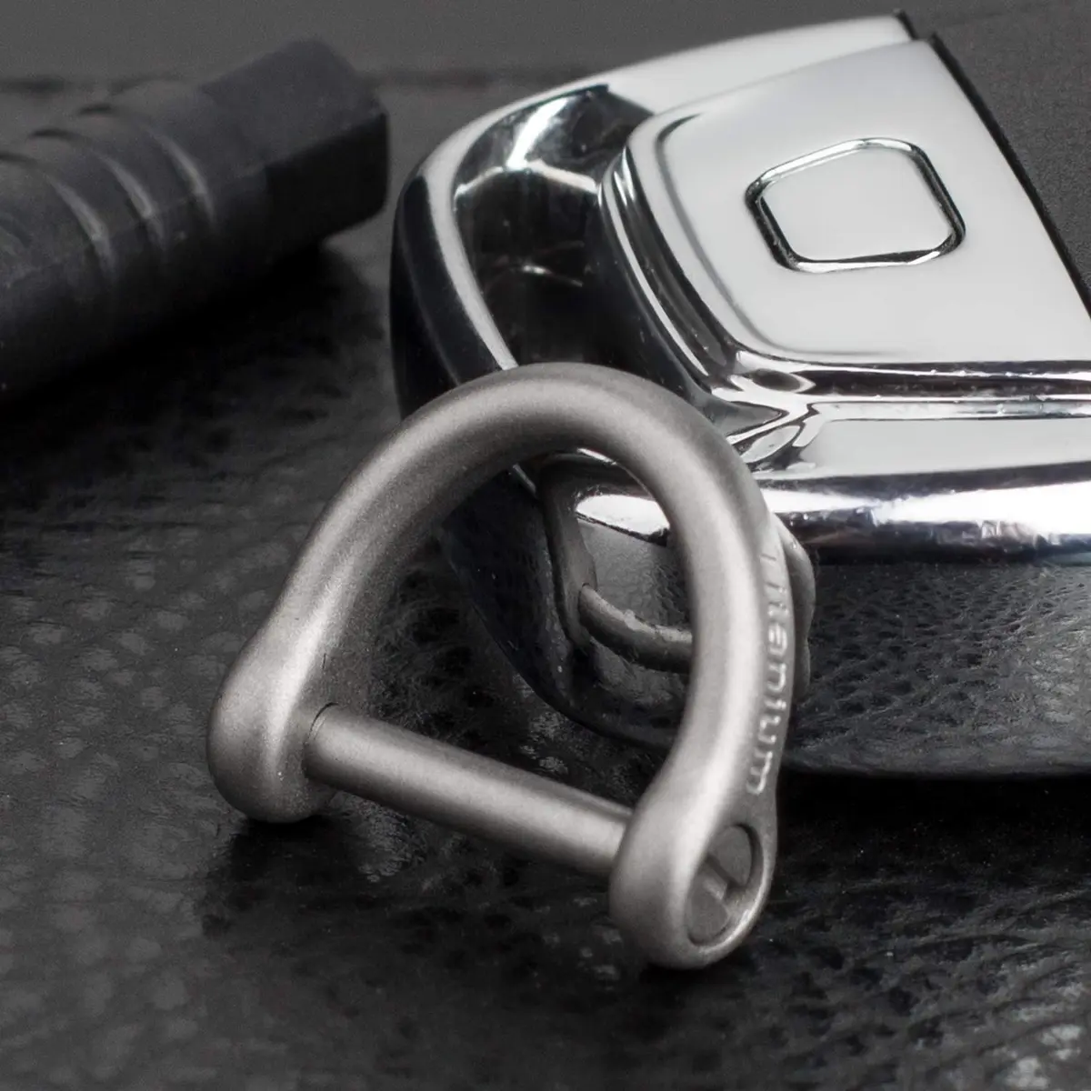 TISUR Titanium D Ring Keychain with Screw Shackle, Matte Finish 1.7cm (0.67in) | Heavy Duty Key Fob Holder - view 6