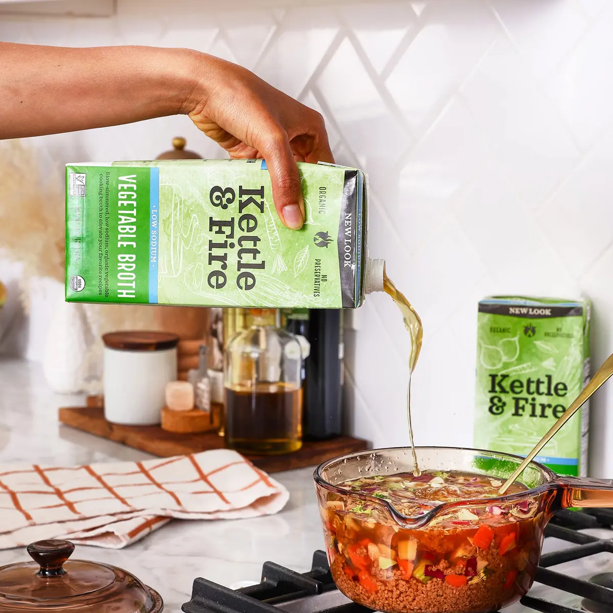 Kettle & Fire Organic Vegetable Cooking Broth Low Sodium 946ml (32 Ounce) | USDA Organic, Vegan, Gluten-Free - view 3