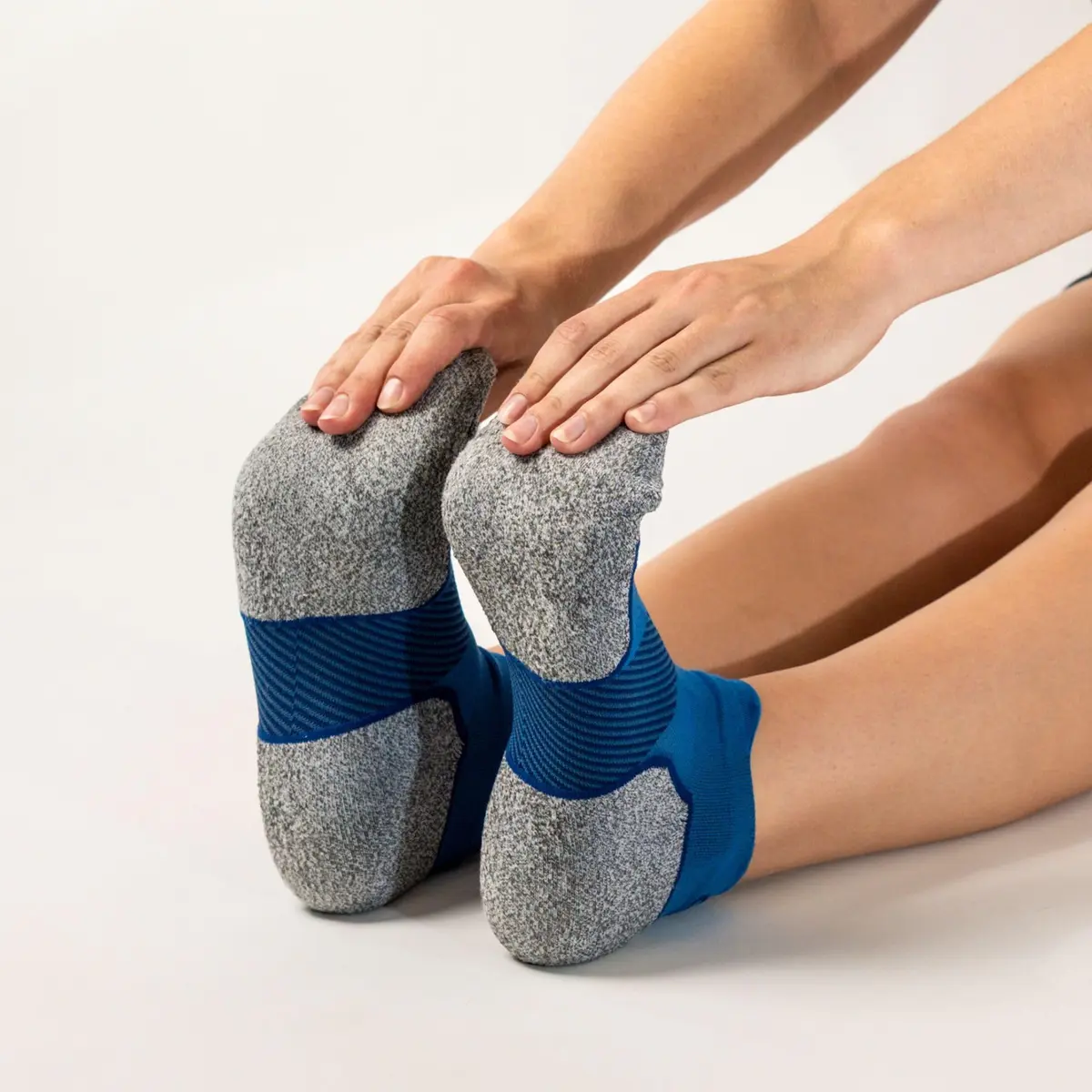 OS1st AC4 Active Comfort Socks with Blister Protection Double-tab & Seamless Toe, Large Royal Blue | 51g (1.8oz) Lightweight Breathable - view 7