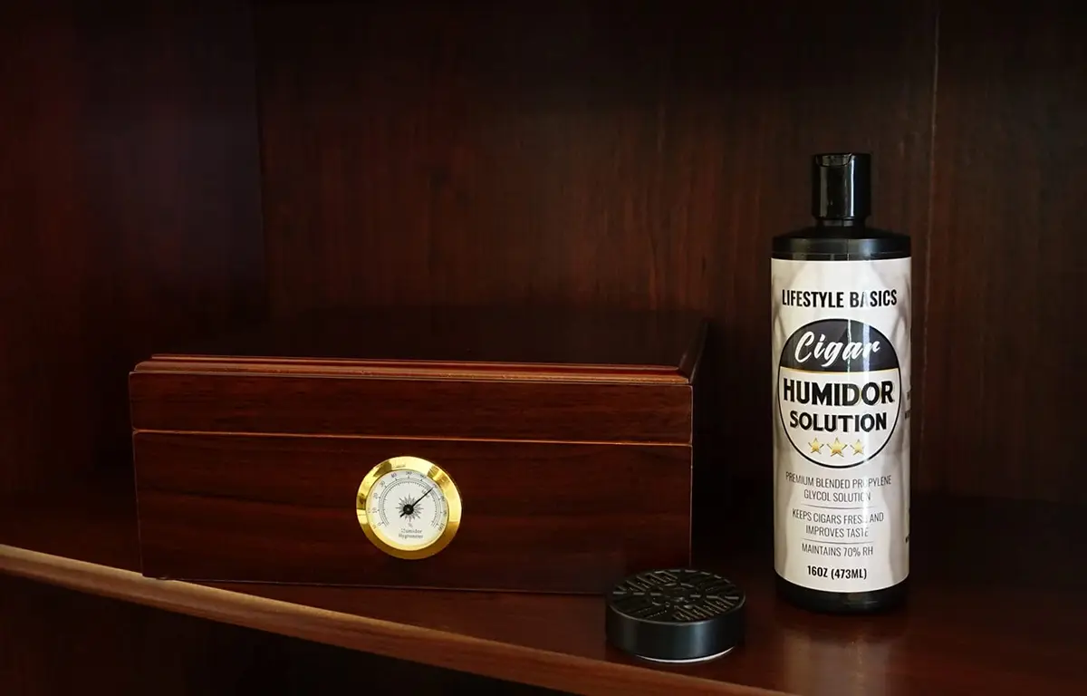 Lifestyle Basics Humidor Solution 473ml (16 fl oz) | Maintains 70% RH for Fresh Cigars - view 3