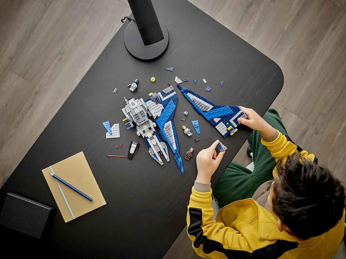 LEGO Star Wars 75316 Mandalorian Starfighter from 9 Years | Fold-out wings, BB-8 Droid, 3 minifigures - view 8