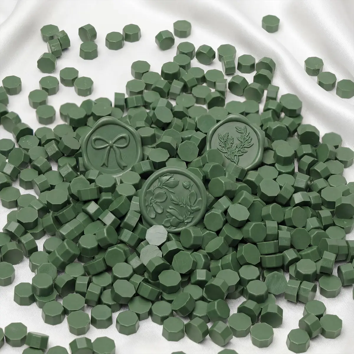 UNIQOOO Dark Olive Green Sealing Wax Beads, 540 Pcs | Perfect for Wedding Invitations & Crafts - main product image