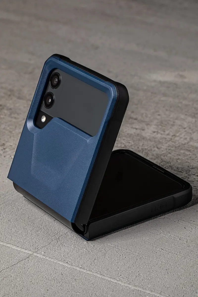 URBAN ARMOR GEAR Civilian Case for Samsung Galaxy Z Flip3 5G (2021) | 16.9cm (6.7 inch) Screen - view 8