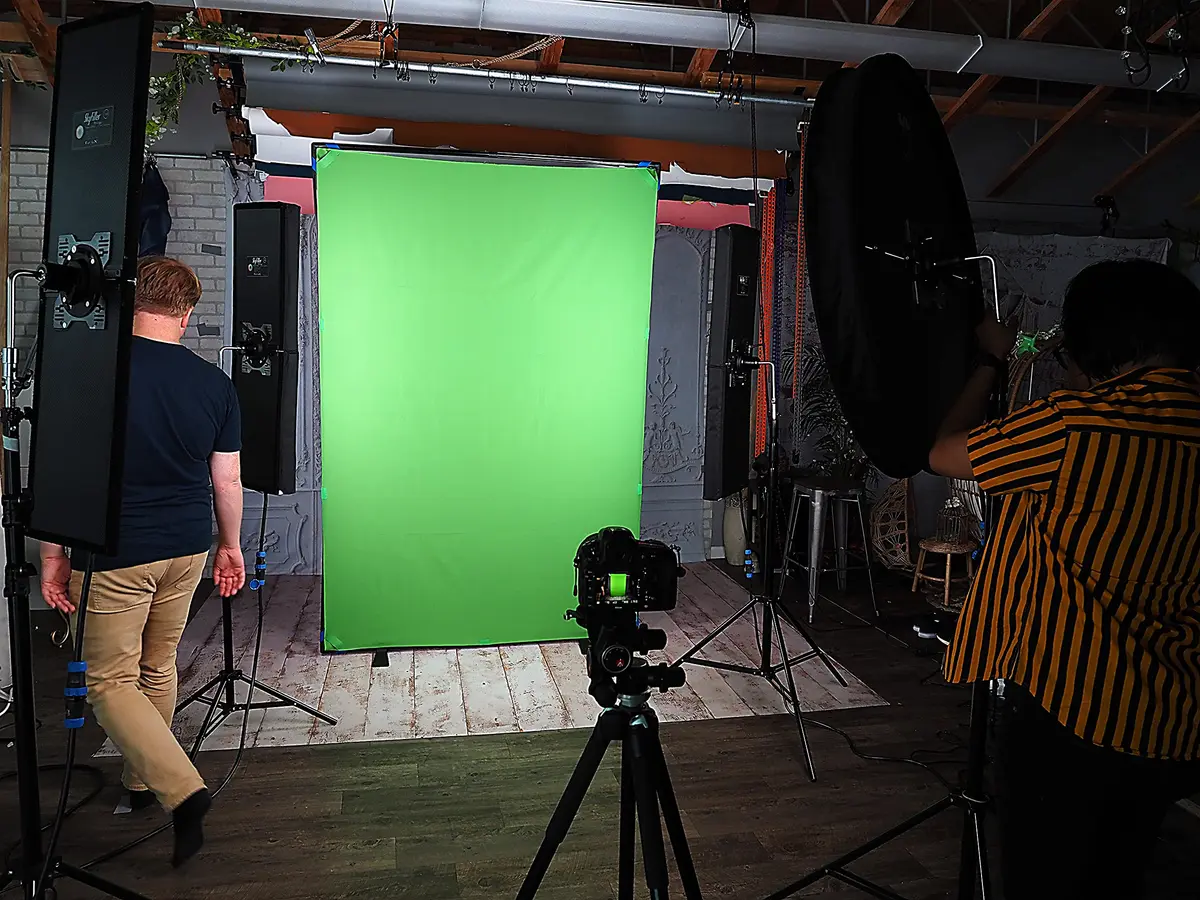Fotodiox Complete Portable Background Kit 5x5ft | Wrinkle-Free Blue/Green Backdrop with Rigid Frame - view 5
