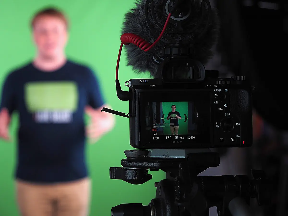 Fotodiox Complete Portable Background Kit 5x5ft | Wrinkle-Free Blue/Green Backdrop with Rigid Frame - view 6