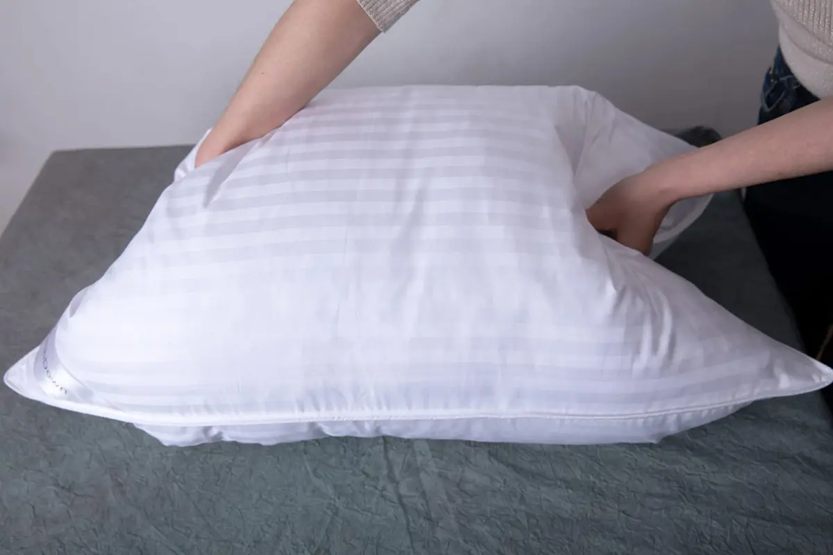 ArcticNorthDown Goose Down Feather Pillows (2-Pack, Standard 51x66cm) | Hotel Collection Stripe White - view 5