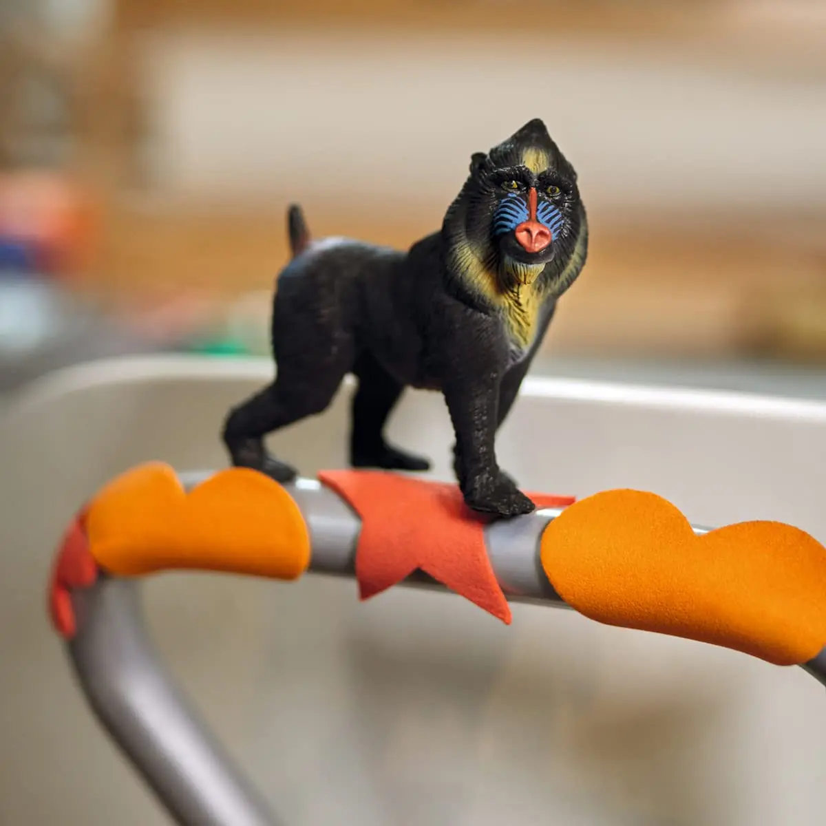 Schleich Mandrill Monkey Figurine 7cm (2.7in) | Realistic Wild Life Toy for Kids Ages 3+ - view 2