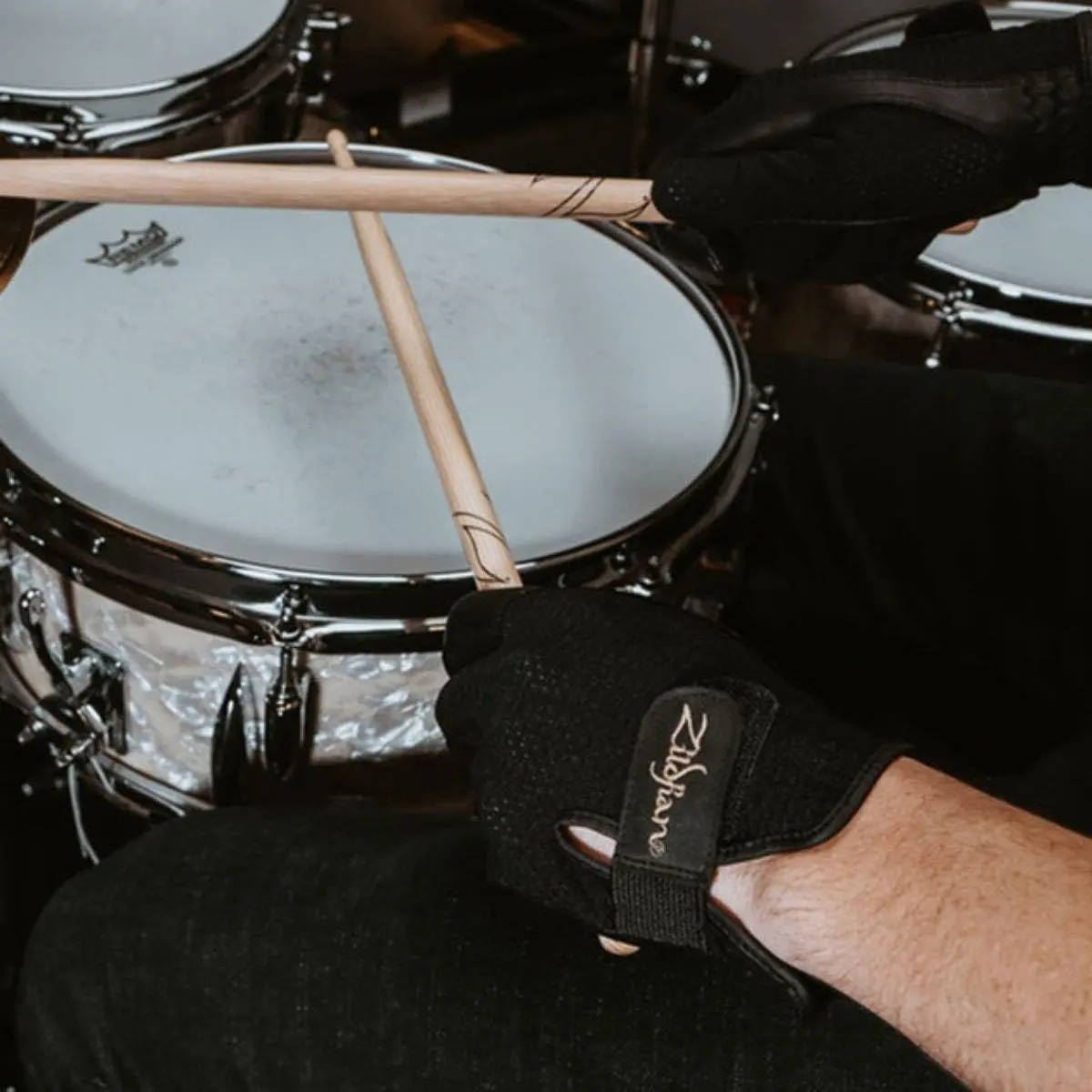 Zildjian Touchscreen Drummers' Gloves Large | Ventilated Lambskin Grip & Tech Compatibility - view 4