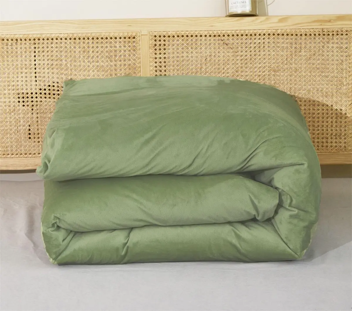 Luxlovery Sage Green Velvet Comforter Queen Set | Light Green Plush Bedding with Sherpa & Flannel (90x90 in) - view 8