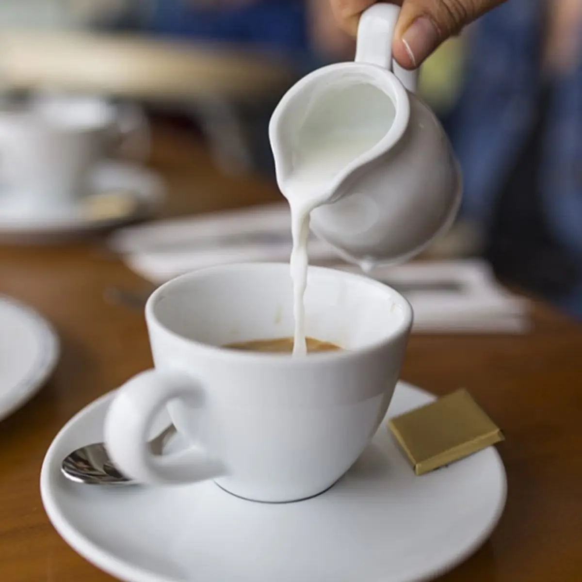 Dicunoy White Ceramic Sugar and Creamer Set with Lid, Spoon, Tray & Sweetener Box | 180ml (6oz) Creamer - view 5