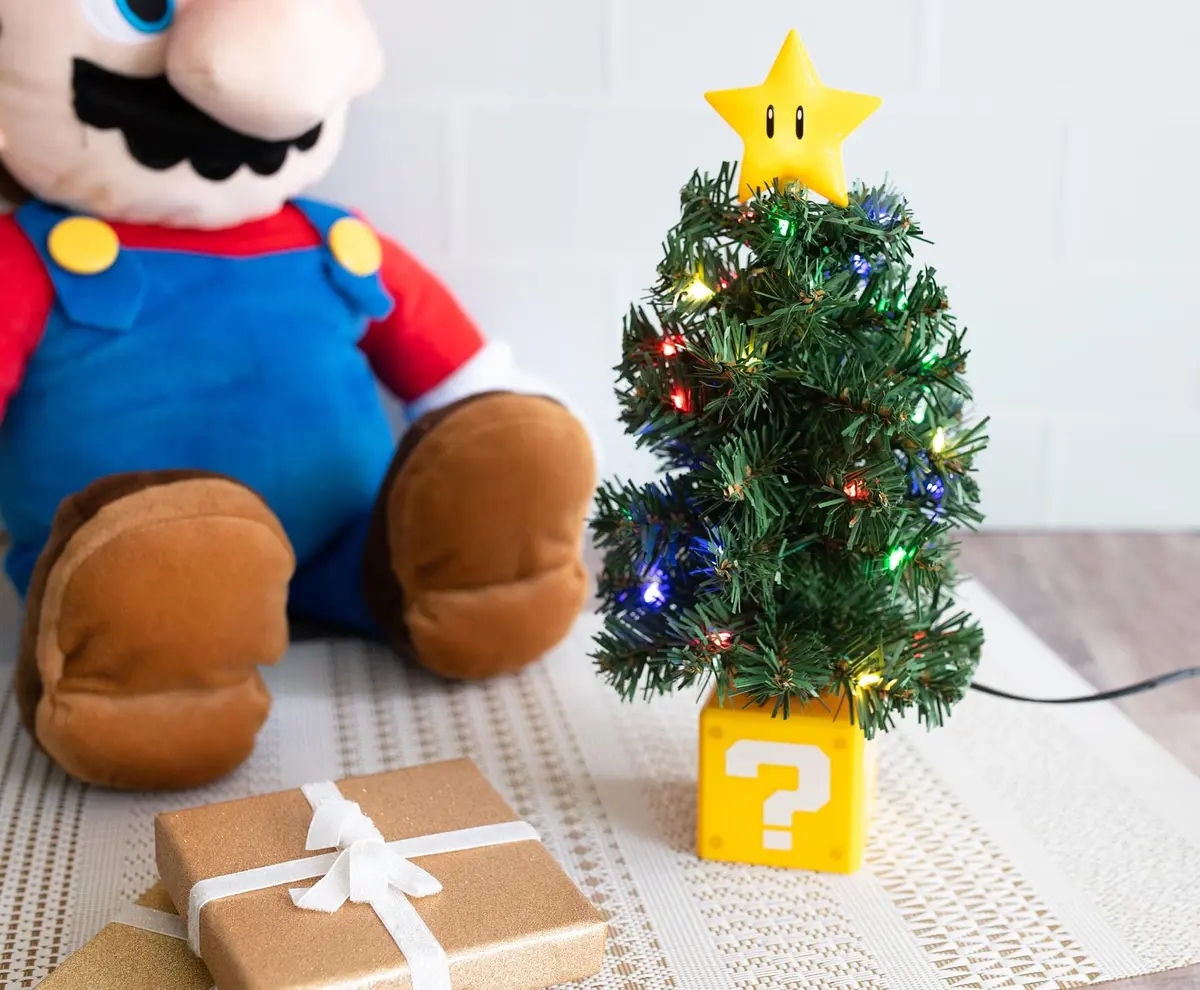 任天堂販売(Nintendo Sales) Super Mario Bros. Super Star LED Desktop Holiday Tree 30.48cm (12in) | Festive Gaming Decor - view 3