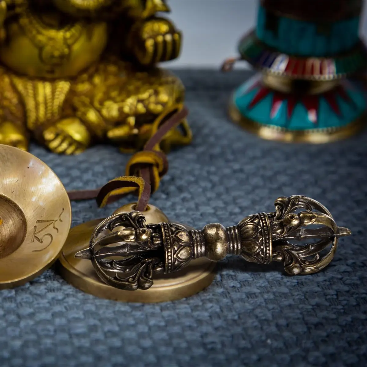 Homoyoyo Vintage Brass Vajra Pendant 8.85cm (3.48in) | Authentic Religious Decor - view 6