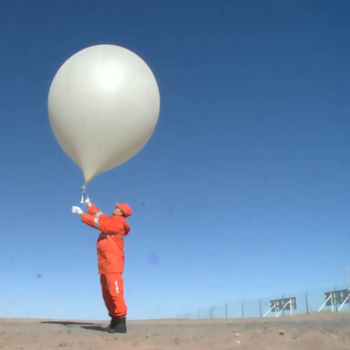 Nballoon Professional Weather Balloon 1.83 m (6 ft) | Lift Altitude 26,000m - view 5