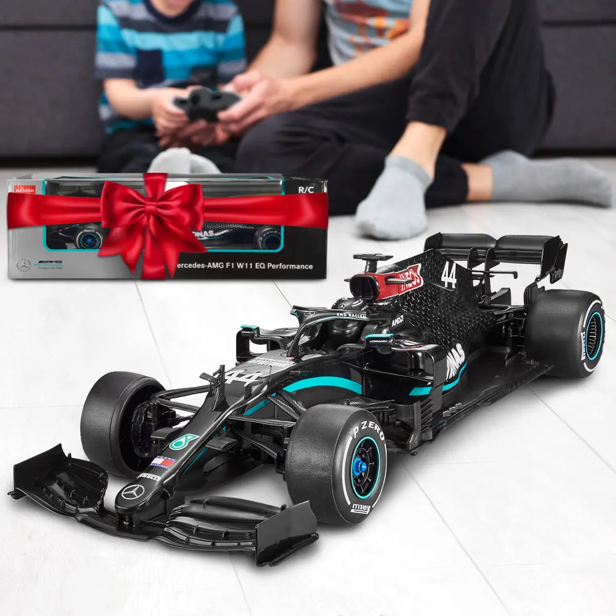 Voltz Toys 1:12 Mercedes-Benz F1 W11 RC Car | Licensed Replica with 2.4GHz Control - view 6