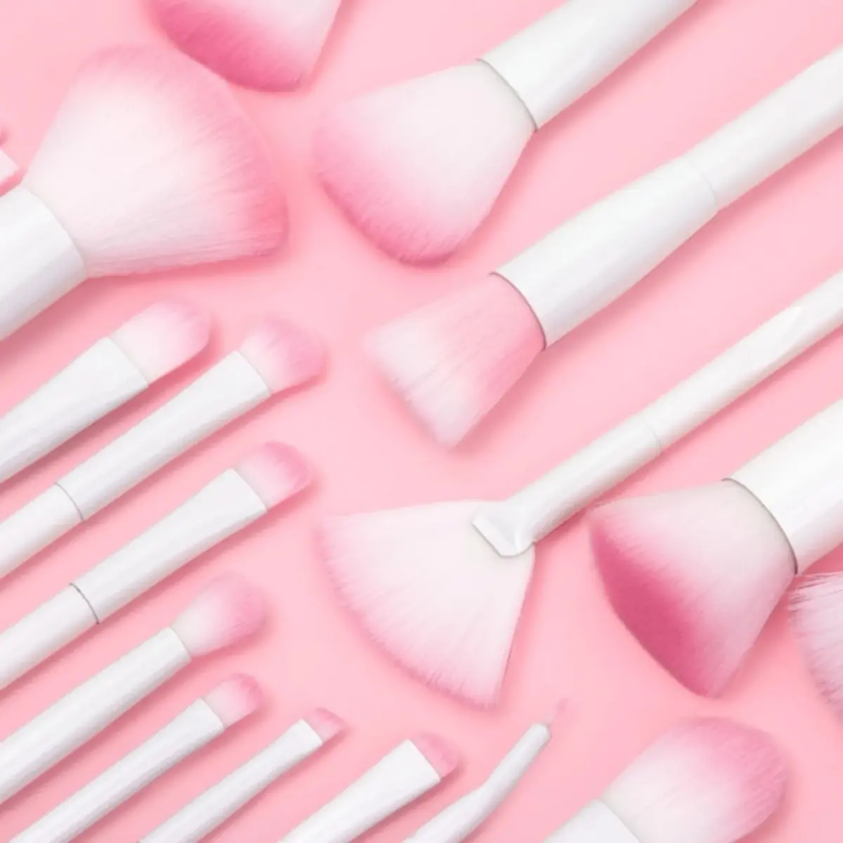 wet n wild New Powder Brush | Flawless Powder Application, Vegan Polymax Fibers, Comfortable Grip - view 4