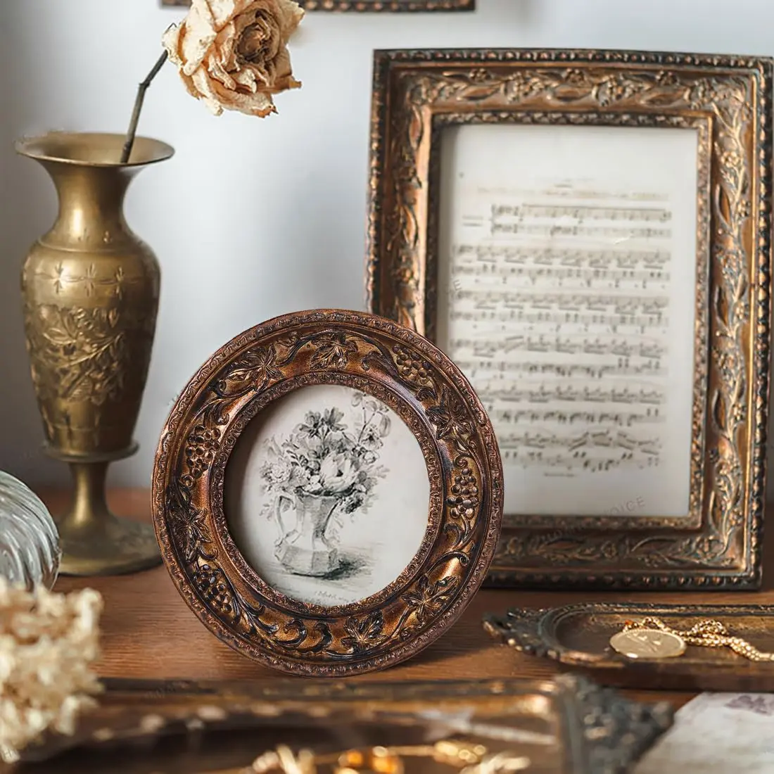 SIKOO Vintage Round Picture Frame 7.6cm (3x3 in) | Antique Bronze Gold Ornate Wall Decor - view 4