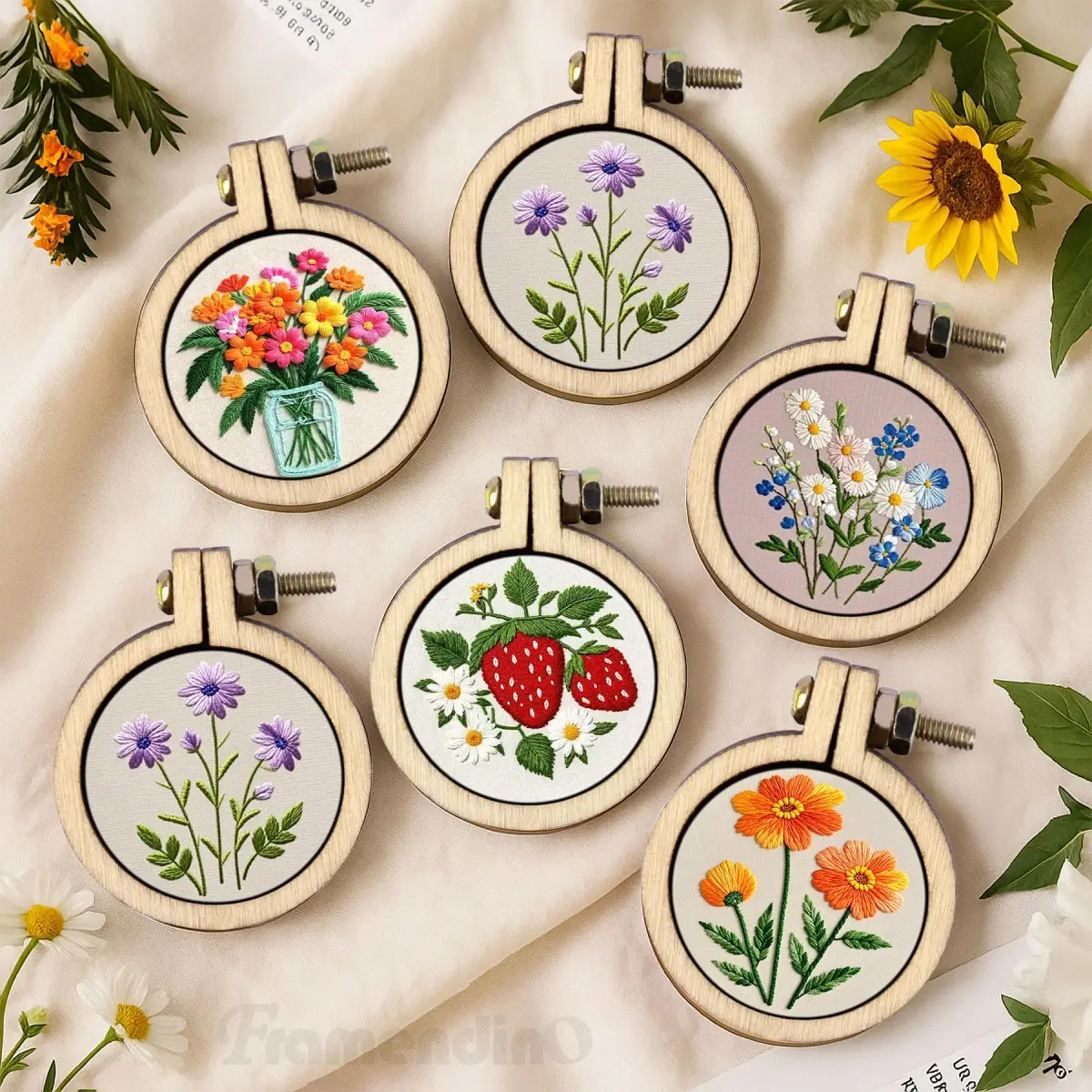 Framendino Mini Embroidery Hoops Wood Round Cross Stitch for Crafts Jewelry 20 Pack (2.9 cm / 2.5 cm) - view 7