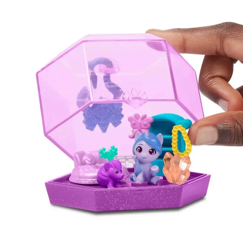 My Little Pony Mini World Magic Crystal Keychain Izzy Moonbow Toy - Portable Mini Playset, Pony, and Accessories for Kids Ages 5+ - view 5