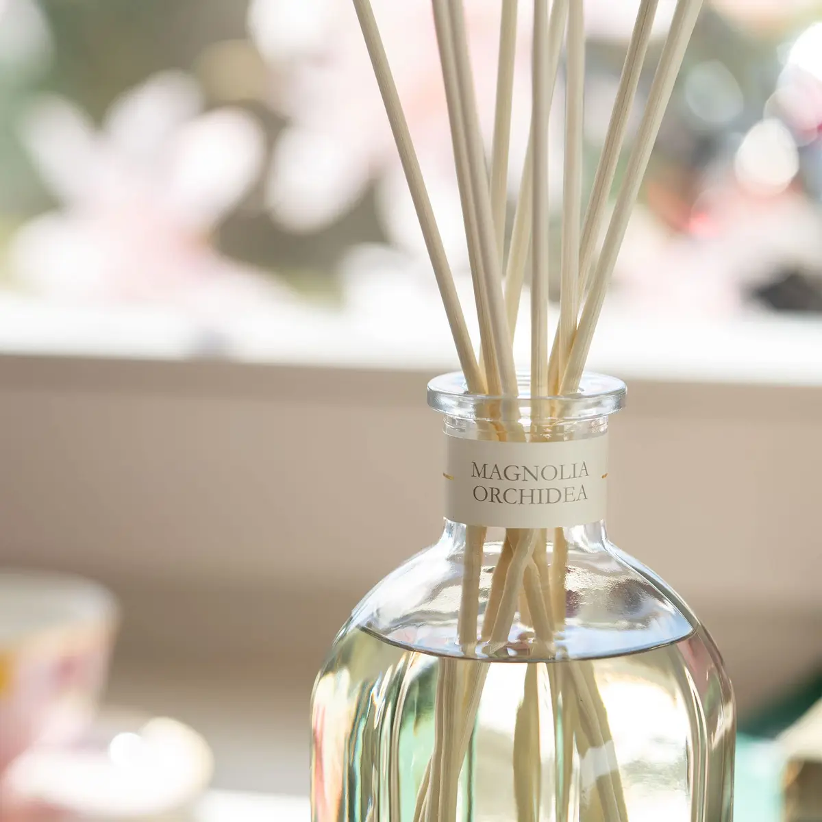 Dr. Vranjes Magnolia Orchidea Diffuser 250ml + Double Pack of White Sticks | Floral Luxury Home Fragrance - view 6