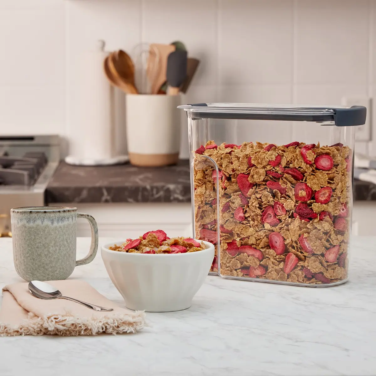 Rubbermaid Brilliance Airtight Food Storage Container 32oz | Shatterproof BPA-Free Dishwasher Safe - view 9