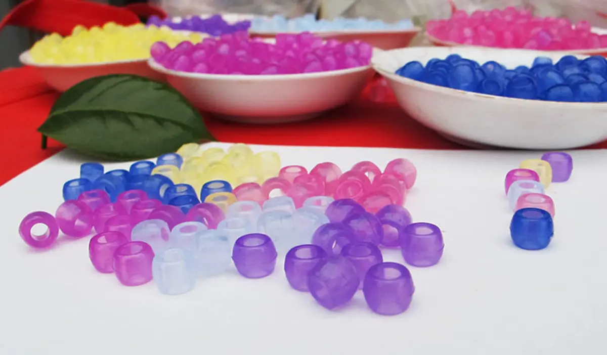 Looconi UV Beads Multi Color Changing Plastic Pony Beads 600 Pieces | Glow in The Dark & UV Reactive - view 6
