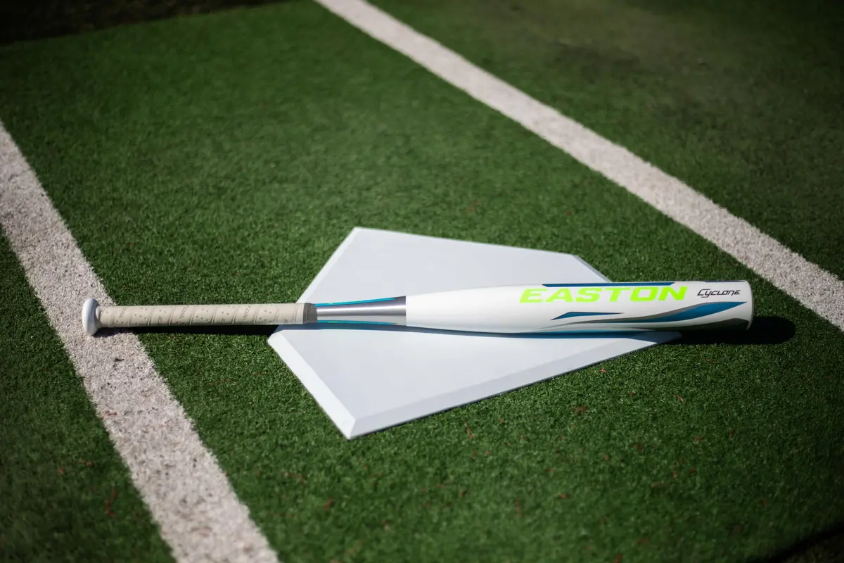 Easton Cyclone Fastpitch Softball Bat -10 | 29 inch (73.66 cm) - view 3