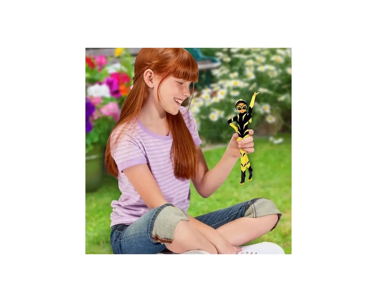 Bandai Miraculous Ladybug & Cat Noir Vesperia Doll 26cm | Articulated Zoe Superhero Figurine with Accessories - view 5