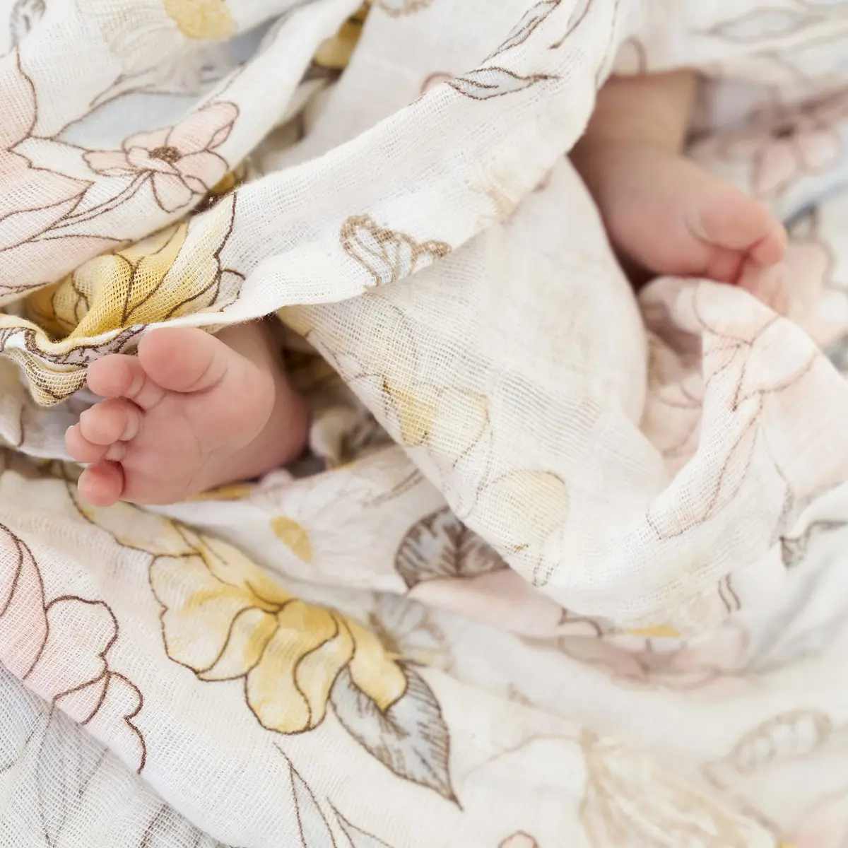 aden + anais Organic Cotton Muslin Swaddle Blankets 4 Pack (120x120 cm) | Breathable & Gentle for Newborns - view 4