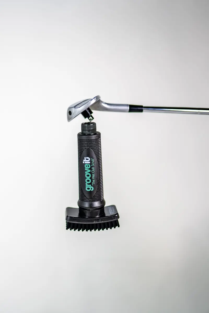 Grooveit Wet Club Scrub Golf Water Brush | 3-Year Warranty, Anti-Leak, Magnetic Nylon Bristle (1 Count) - view 3