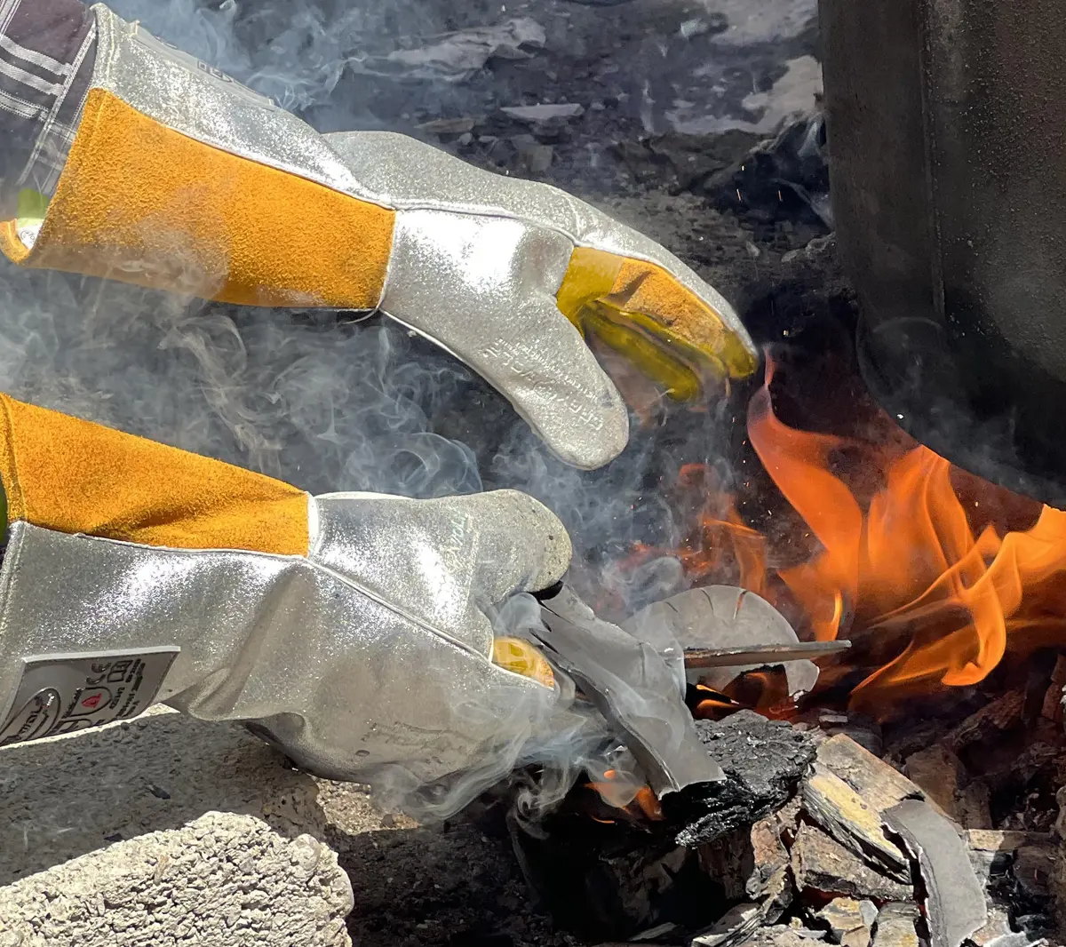 SpecxArmor Graywolf Heat Resistant Welding Glove Large | Fireproof, Kevlar & Leather | 1472°F - view 5