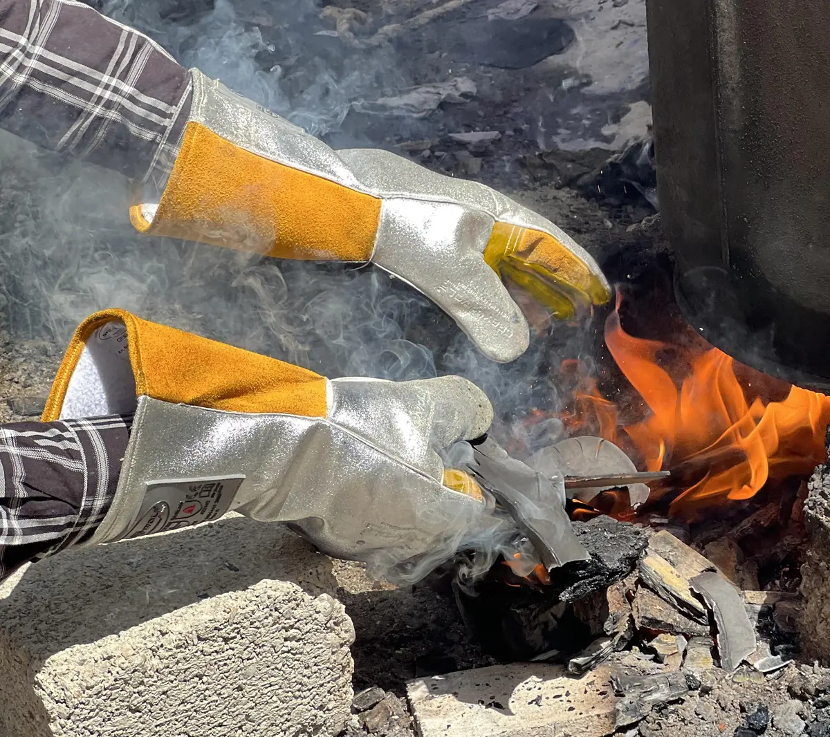 SpecxArmor Graywolf Heat Resistant Welding Glove Large | Fireproof, Kevlar & Leather | 1472°F - view 8