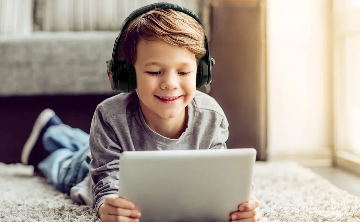 eKids Jurassic World Bluetooth Headphones for Kids, Wireless Over-Ear Headphones with Microphone | Kid-Friendly Stereo Sound - view 2