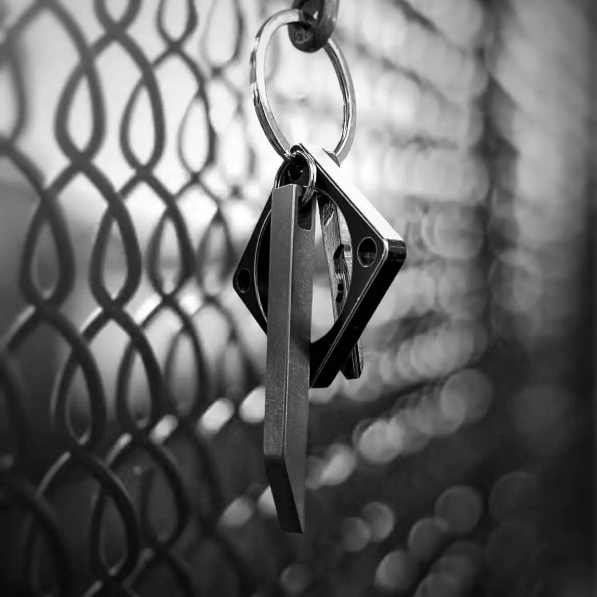 Gear Spool The Mighty Bar Heavy Duty Keychain Prybar 0.27 x 0.27 x 2.9 inches | Stainless Steel Mini Multitool - view 5