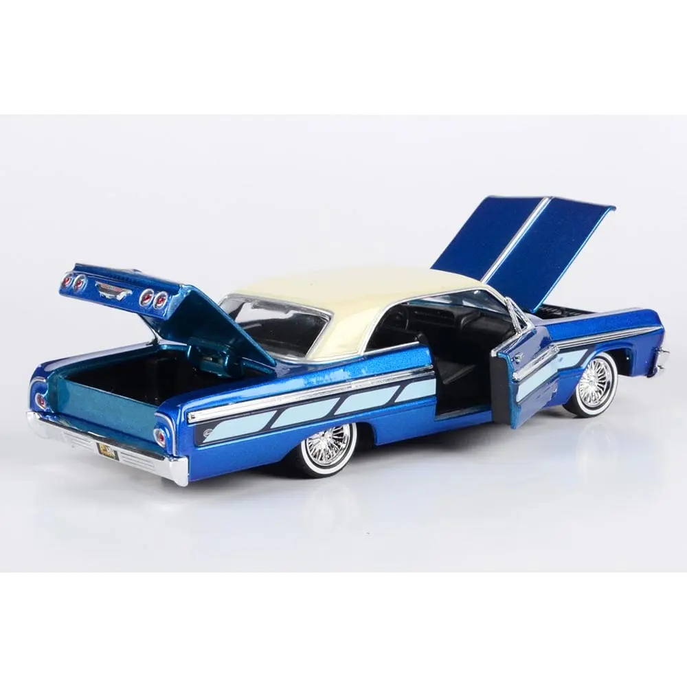 Motormax 1:24 Scale Non-Riding Toy Vehicle 7.75 inches (L) x 3 inches (W) x 3 inches (H) | Candy Blue Metallic - view 3