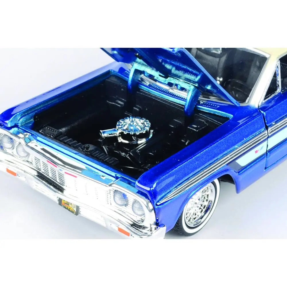 Motormax 1:24 Scale Non-Riding Toy Vehicle 7.75 inches (L) x 3 inches (W) x 3 inches (H) | Candy Blue Metallic - view 4
