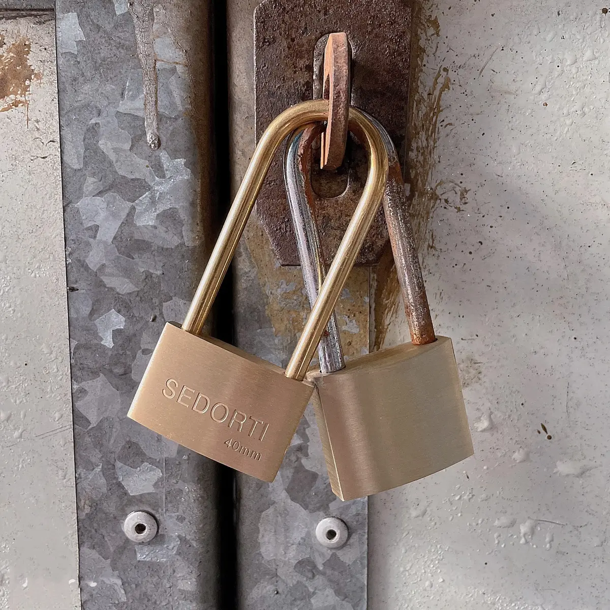 SEDORTI Weather Proof Brass Padlock 1-1/2" Wide | Marine Grade, Rust-Resistant, Light Duty - view 3
