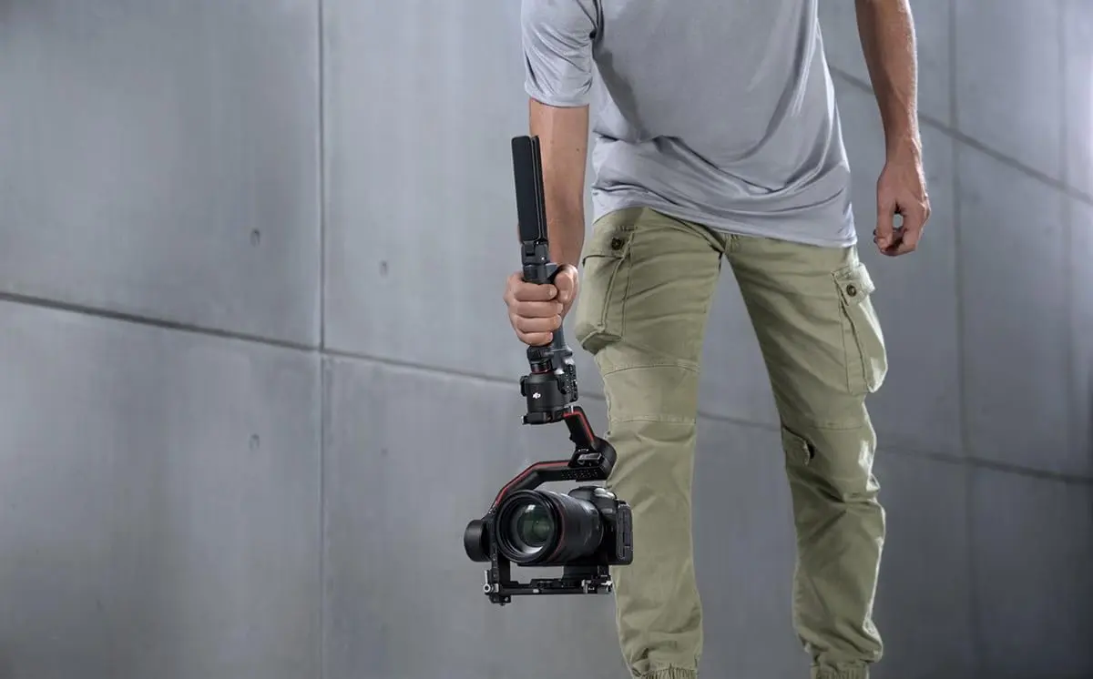 DJI RS 3 Combo 3-Axis Gimbal Stabilizer for DSLR & Mirrorless Cameras | 3 kg Payload, OLED Touchscreen, Automated Axis Locks - view 9