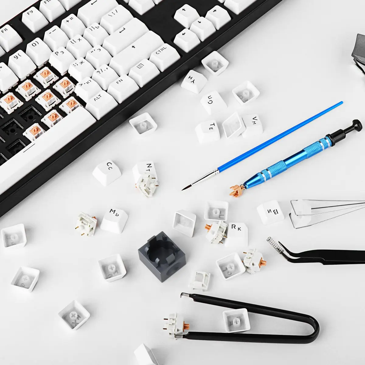 YIMAGUJRX Keyboard Lube Kit with Switch Opener, Tweezers, Keycap & Switch Pullers, Lubrication Brush for Custom Keyboard (6 Pcs) - view 7