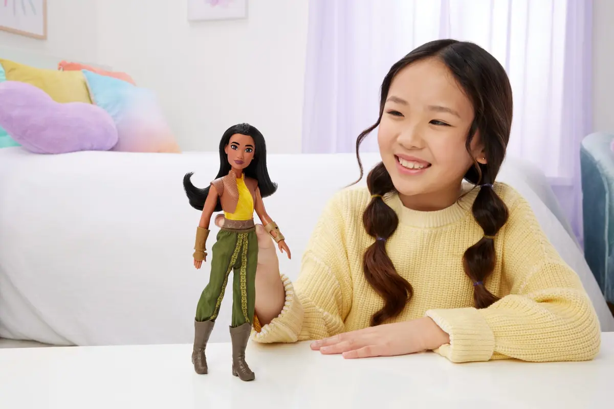 Mattel Disney Princess Raya Fashion Doll in Signature Look | 11 inch, Posable, Signature Outfit, Accessories - view 2