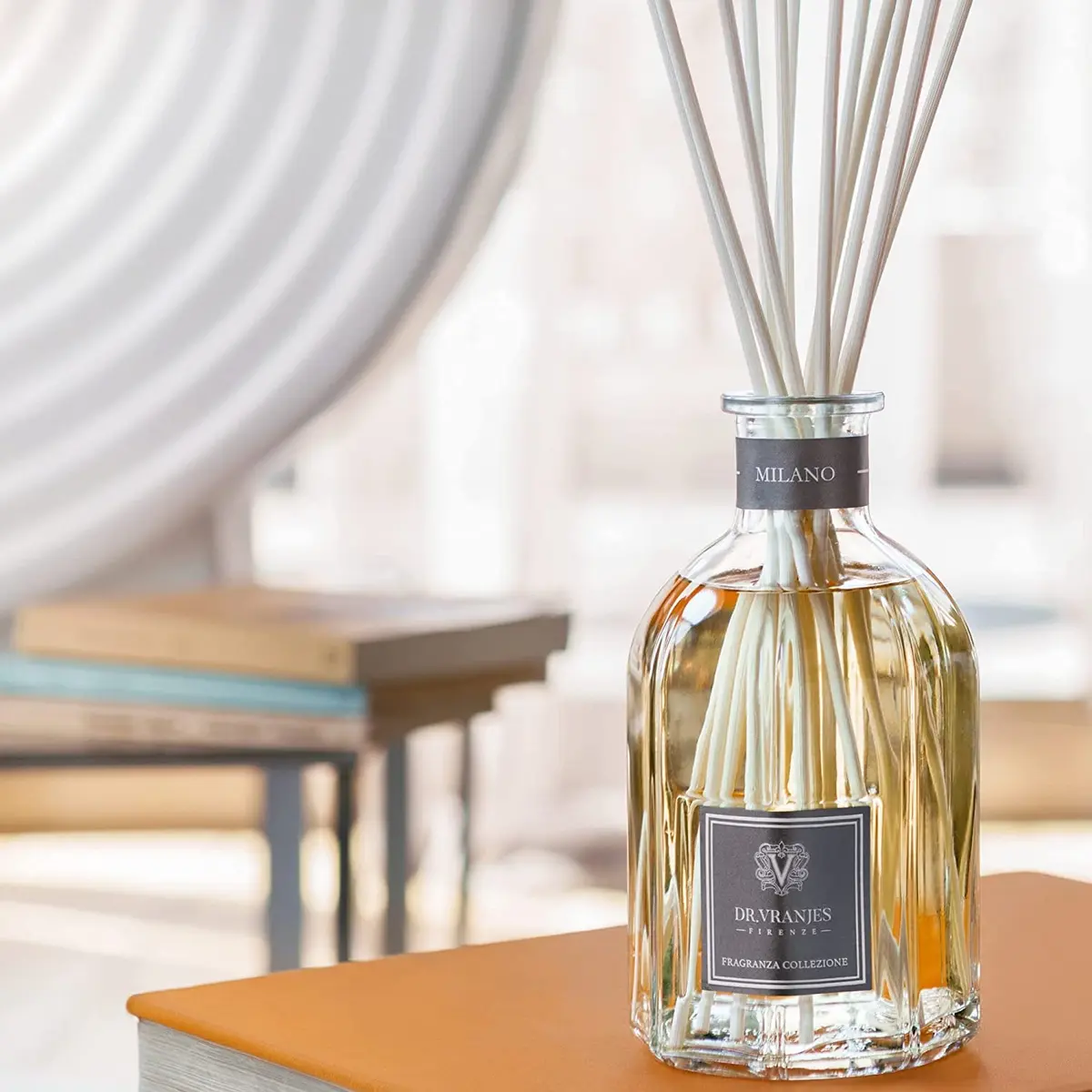 Dr. Vranjes Milano 1250 ml Diffuser + White Sticks Bundle | Luxury Home Fragrance with Patchouli, Pepper & Sandalwood - view 4