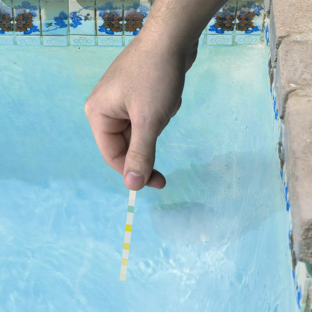 Poolmaster Smart Test 6-Way Swimming Pool and Spa Water Chemistry Test Strips 100 Count (2 Pack) | Test Chlorine, Bromine, pH, Alkalinity, Total Chlorine & Hardness - view 4