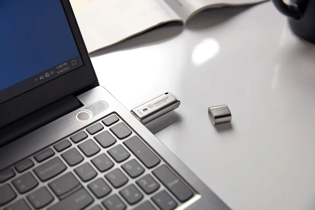 Kingston Ironkey Locker+ 50 32GB Encrypted USB Flash Drive | USB 3.2 Gen 1 | XTS-AES Protection | Multi-Password Security | Cloud Backup | Metal Casing - view 7