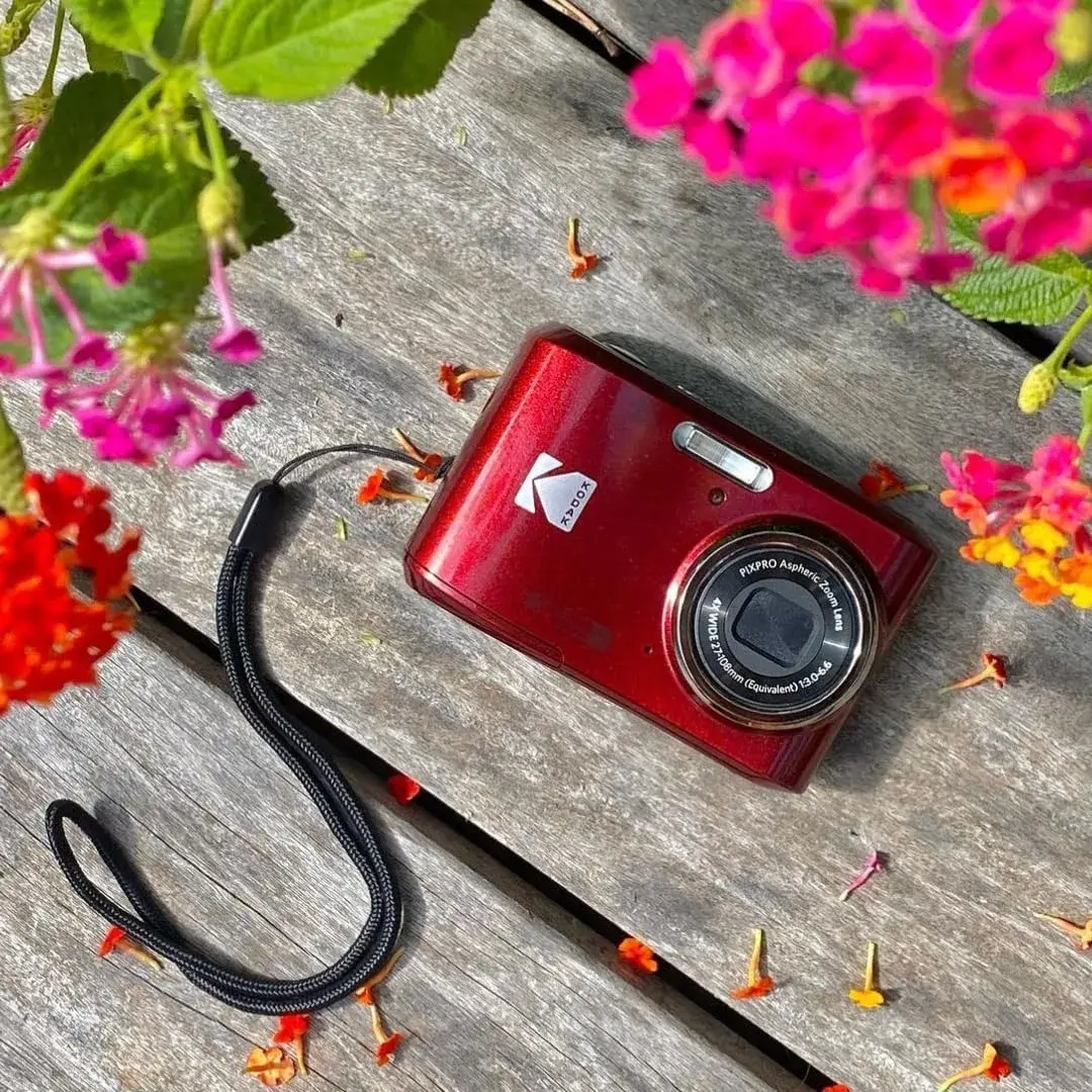 KODAK PIXPRO FZ45 Red Compact Digital Camera 91.9mm (3.62in) | 16MP CMOS Sensor, 4x Optical Zoom - view 2