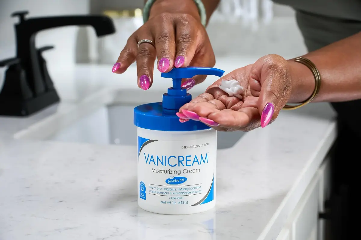 Vanicream Moisturizing Skin Cream with Pump Dispenser 473ml (16 fl oz) | Gentle Moisturizer for Sensitive Skin - view 3