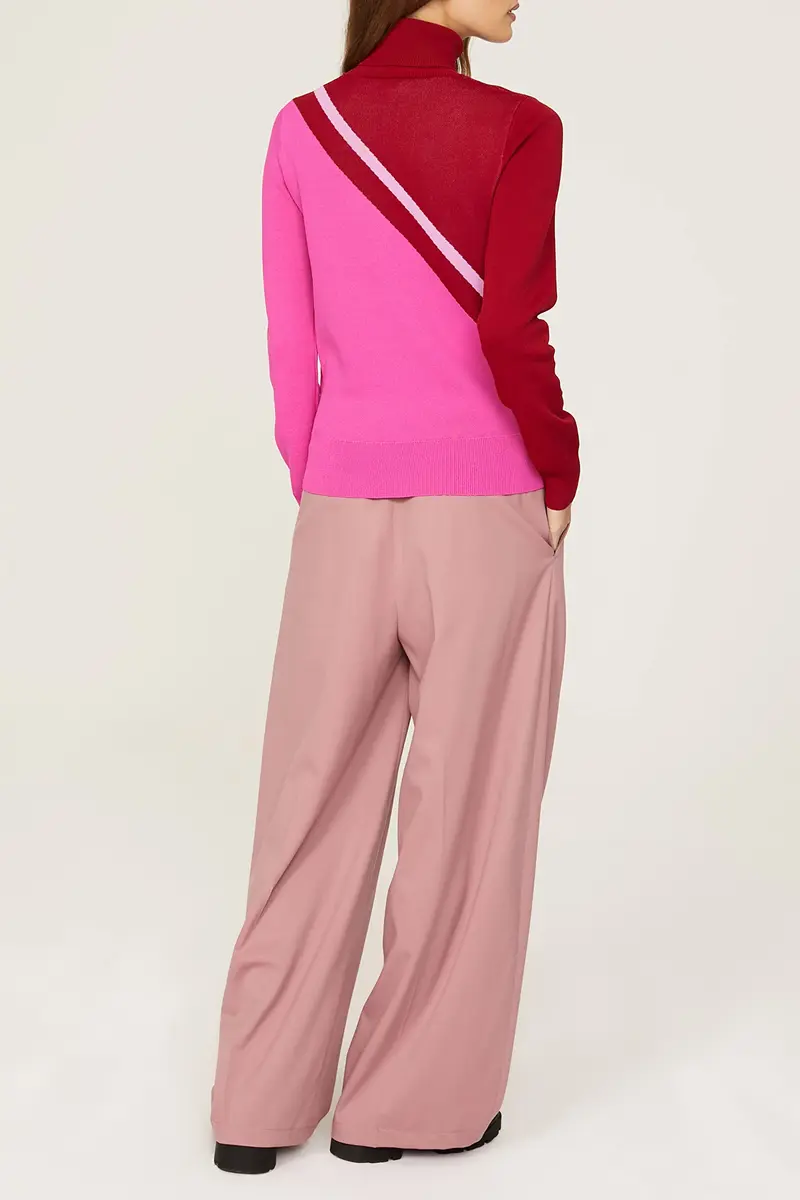 Saunders Collective Skinny Diagonal Sweater Pink Large | Preppy Design with Contrasting Shades - view 4