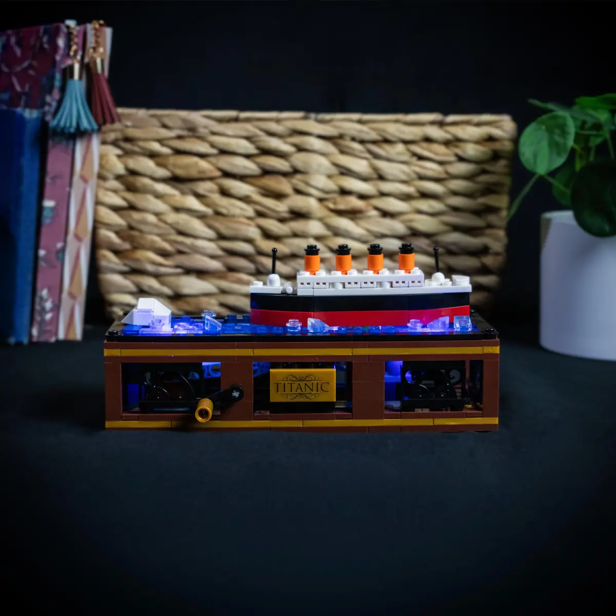 Brick Loot Titanic Iceberg Model Kit with LED Lights, 319-Piece Building Set 19.05cm (7.5" L) x 5.08cm (2" W) x 10.16cm (4" H) | STEM Learning Fun - view 5