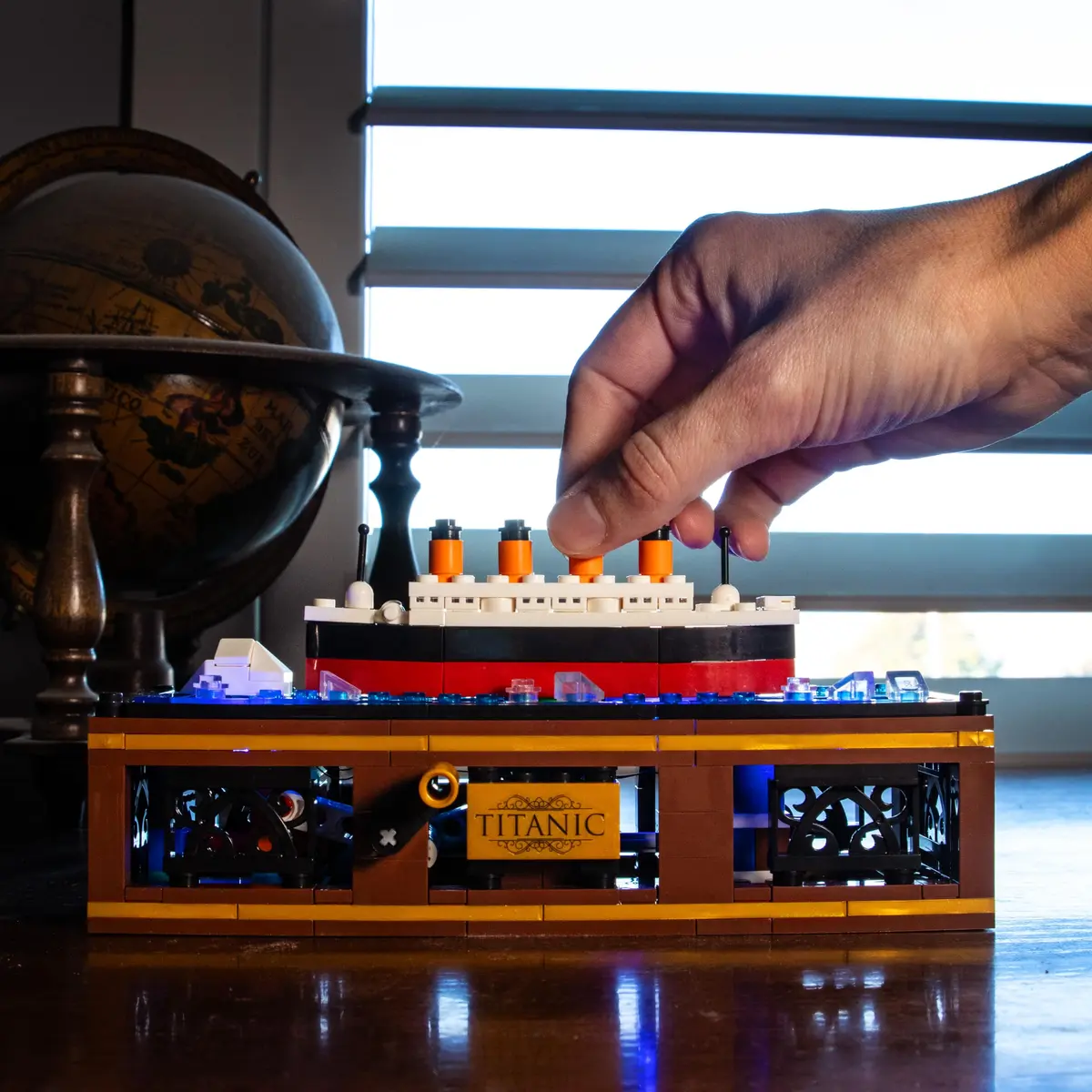 Brick Loot Titanic Iceberg Model Kit with LED Lights, 319-Piece Building Set 19.05cm (7.5" L) x 5.08cm (2" W) x 10.16cm (4" H) | STEM Learning Fun - view 4