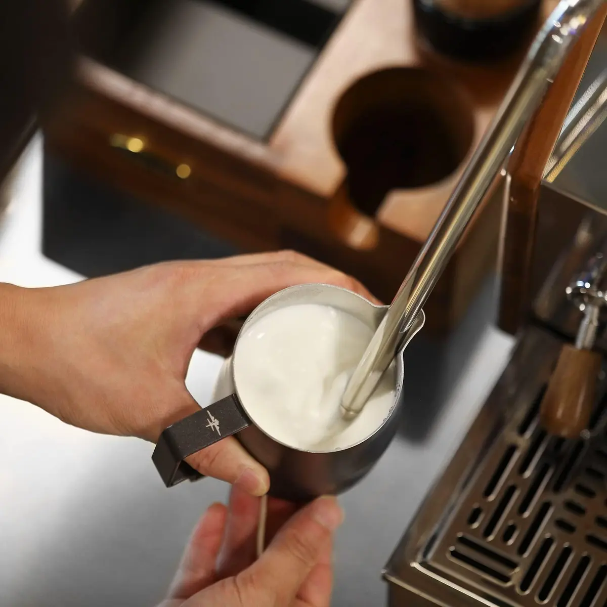 MHW-3BOMBER Milk Frothing Pitcher 450ml (15.2oz) | Stainless Steel Barista Latte Art Jug - view 5