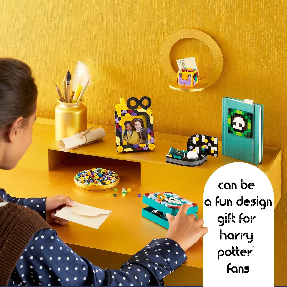 LEGO Hogwarts Desktop Kit 41811 | Harry Potter Desk Decor & Craft Set for Kids 8+ - view 6