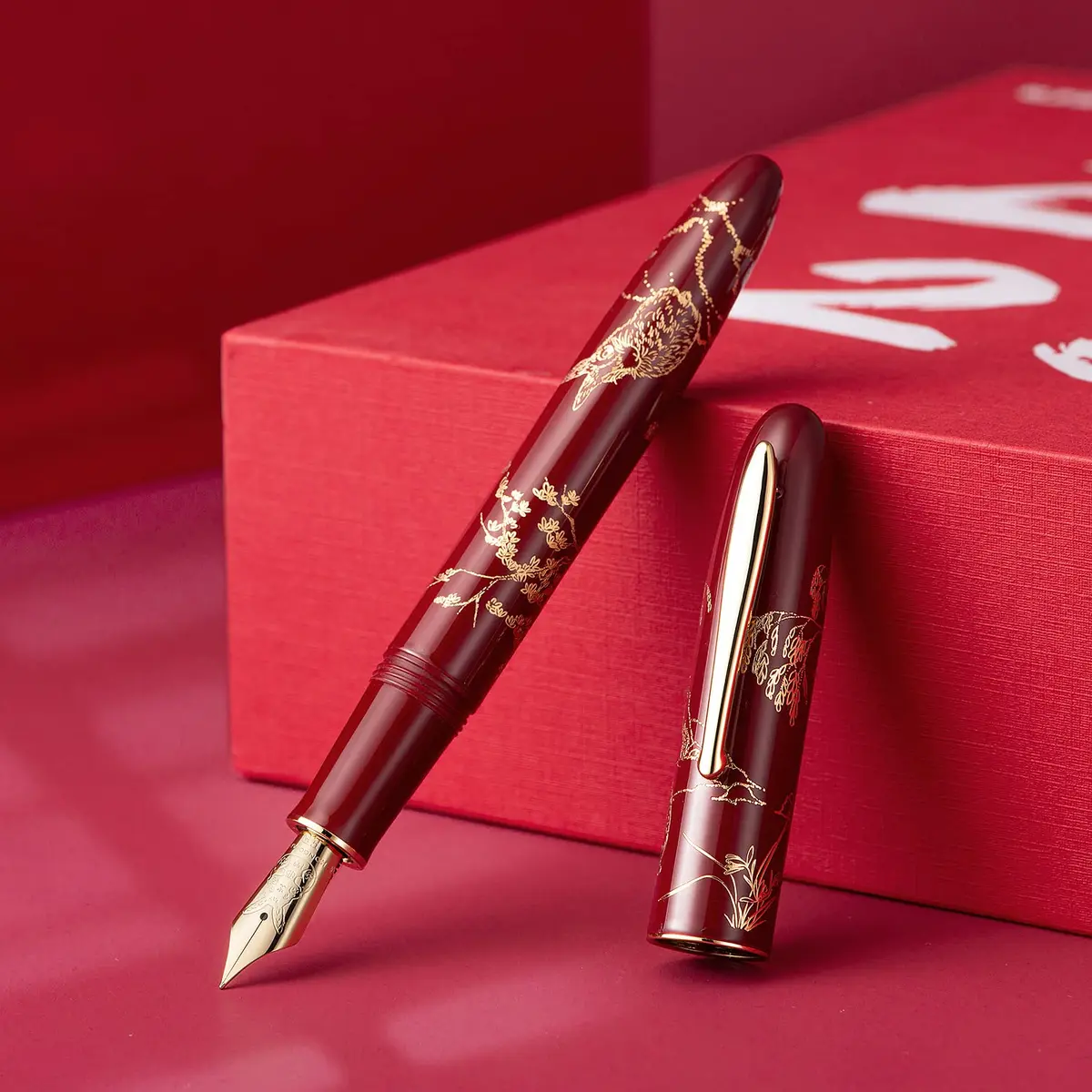 HONG DIAN N23 Red Rabbit Fountain Pen Long Blade Medium Nib Gold Trim | Smooth Writing Instrument - view 4